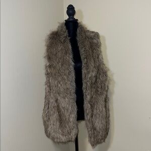 BANANA REPUBLIC Women’s Faux Fur Vest